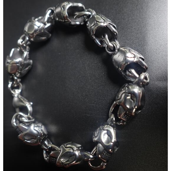 Stainless Steel Large Skull Heads Heavyweight Bracelet SBR-5303 - Picture 3 of 6